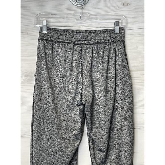 Under Armour Pants Womens XS Gray HeatGear Loose Fit Capri Sweatpants - Picture 14 of 15